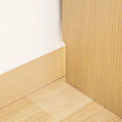 背面の配線と巾木よけ