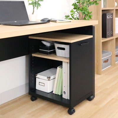 デスク下に収まるサイズ