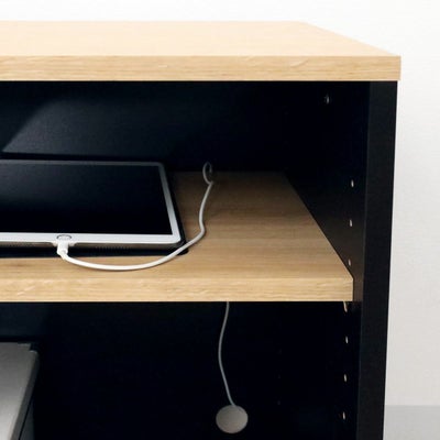 充電コードを通せる配線用隙間