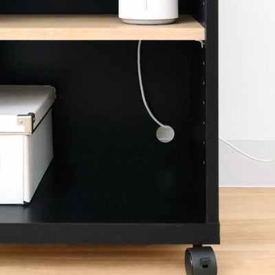 コードを後ろに通せる配線穴