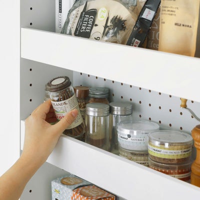 収納物の落下を防ぐこぼれ止め付き