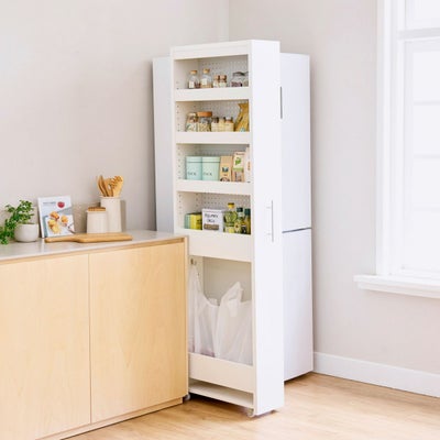 食品のストックや資源ごみの置き場に