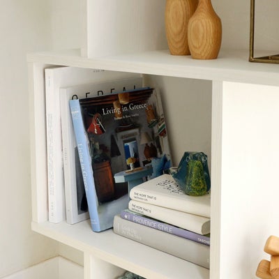 A4サイズまでの本や雑誌が収納できる高さ