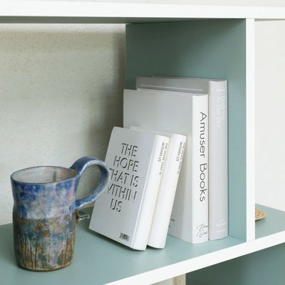 A4サイズまでの本や雑誌が収納できる高さ