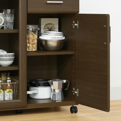 木製扉で隠す収納