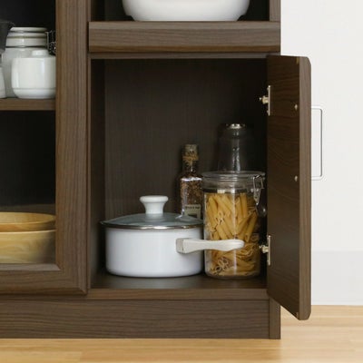 木製扉で隠す収納