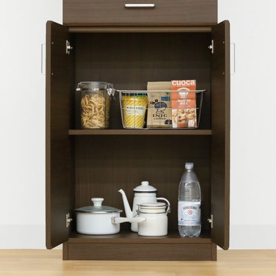 木製扉で隠す収納