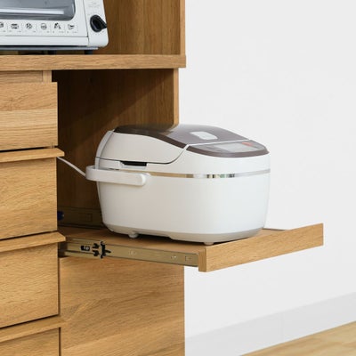 引き出して使えるスライド棚付き