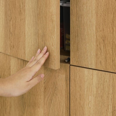 プッシュ式扉で洗練されたデザインに