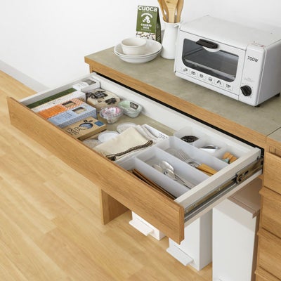 作業台を反転させると引き出しに