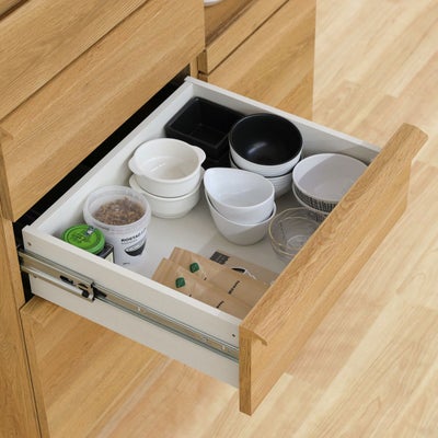 キッチンツールや調味料の収納に