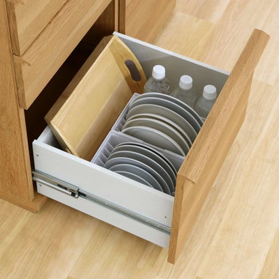 大皿やペットボトルも収納可