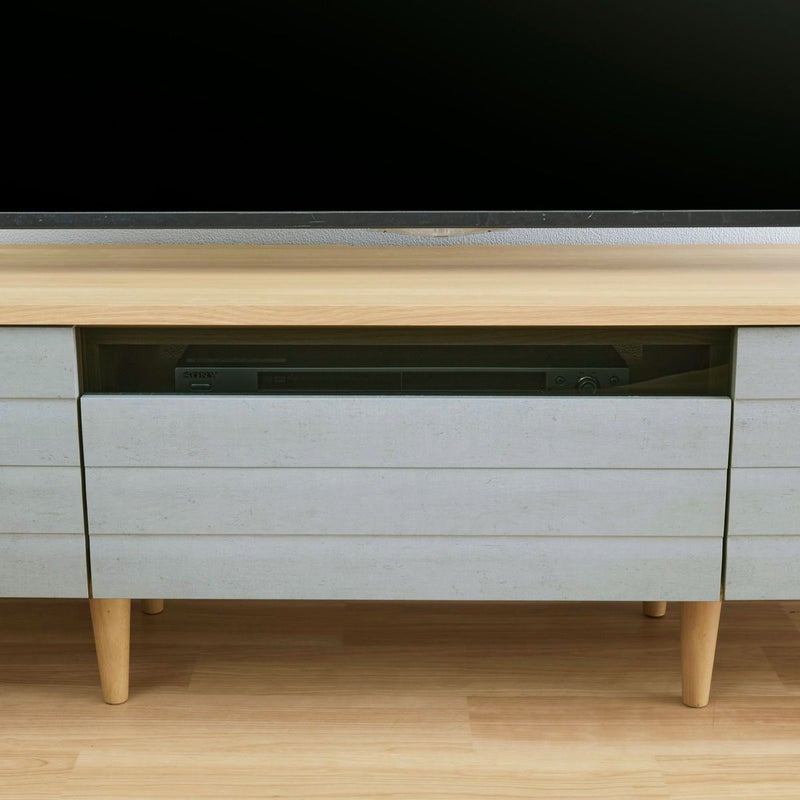 [中を隠せるスモークガラス]中央引出前板の上部はスモークガラス。収納したDVDレコーダーやゲーム機が見えにくくなり、すっきりとした印象になります。