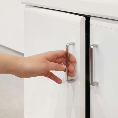 つかみやすい、シンプルな取っ手