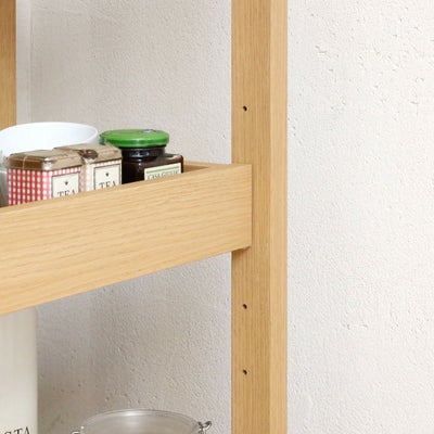 高さを調節できる移動棚