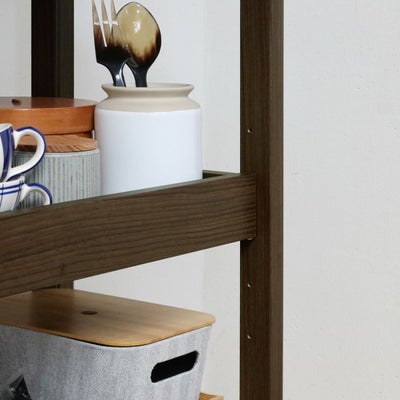 高さを調節できる移動棚