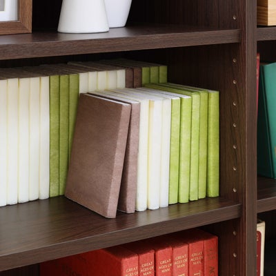 文庫本を前後に並べて収納できます