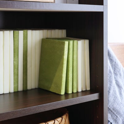 文庫本を前後に並べて収納できます