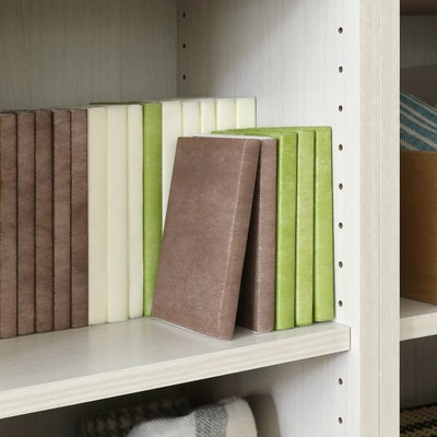 文庫本を前後に並べて収納できます