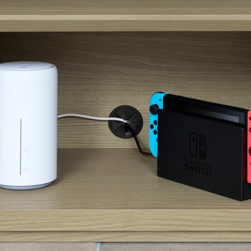 [Wi-Fiルーターやゲーム機の収納ができる配線穴付き]下部に配線用の穴があるので、Wi-Fiルーター置き場やゲーム機の充電場所にもなります。配線コードが目立ちにくく、リビングがすっきりします。