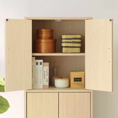 ストック品やタオルなどの収納に