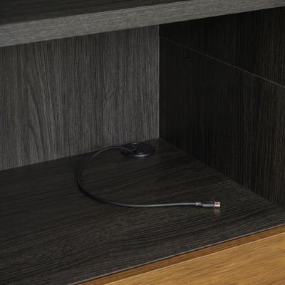 ルーターやゲーム機に便利な配線穴付き